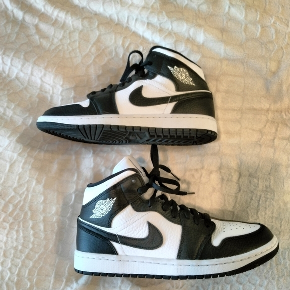 Nike Air Jordan 1 Mid SE Homage Black White Split Shoes DR0501-101 - Picture 6 of 7